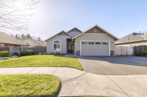 142 Hudson Ln, Grants Pass, OR 97526-8321
