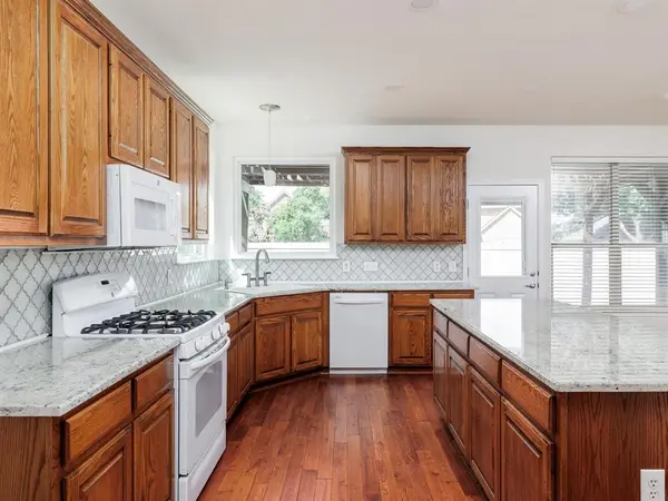 2300 Oakshire Cv, Cedar Park, TX 78613