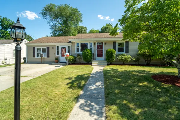 13 Flynn Ter, West Warwick, RI 02893-4512