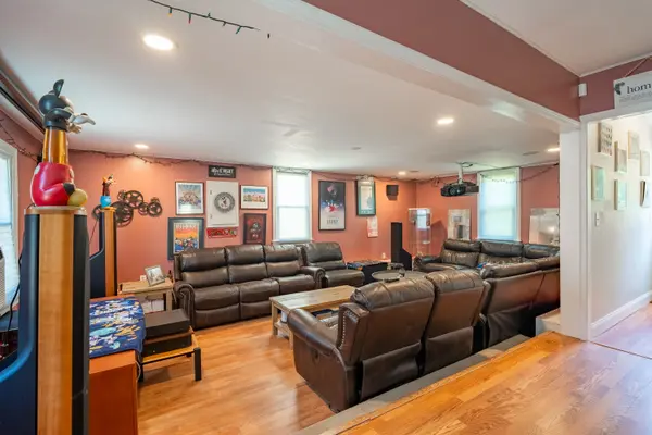 13 Flynn Ter, West Warwick, RI 02893-4512