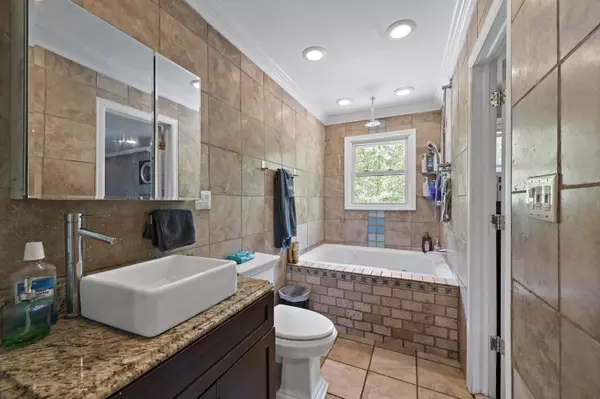 315 8th St Piscataway, NJ 08854-1924