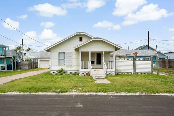 217 E Brundrett Ave, Port Aransas, TX 78373-5142