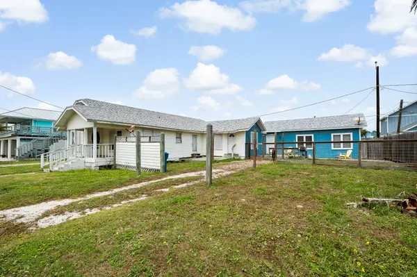 217 E Brundrett Ave, Port Aransas, TX 78373-5142