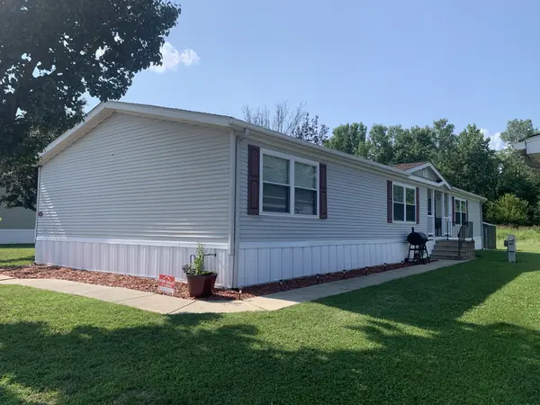 190 Woodland Trails Dr, Collinsville, IL 62234-5893