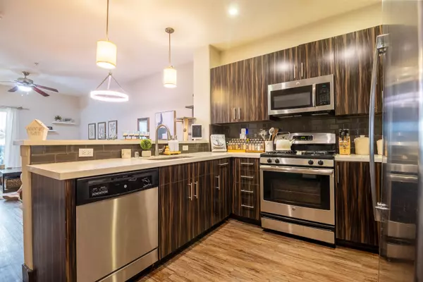 Valencia, CA 91355-0800,24535 Town Center Dr #6201