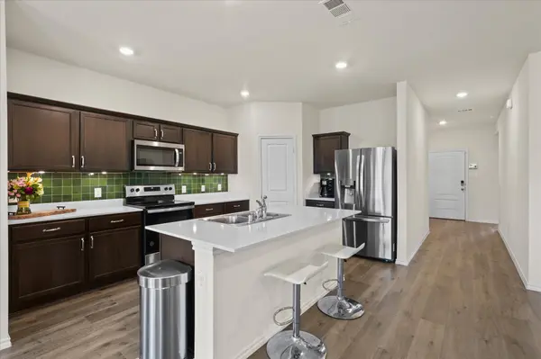 1413 Stuarts Forest Dr, Denton, TX 76207-2196