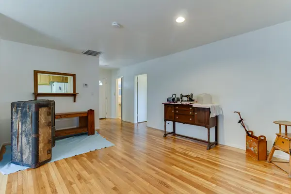 13124 Carfax Ave, Downey, CA 90242-5016