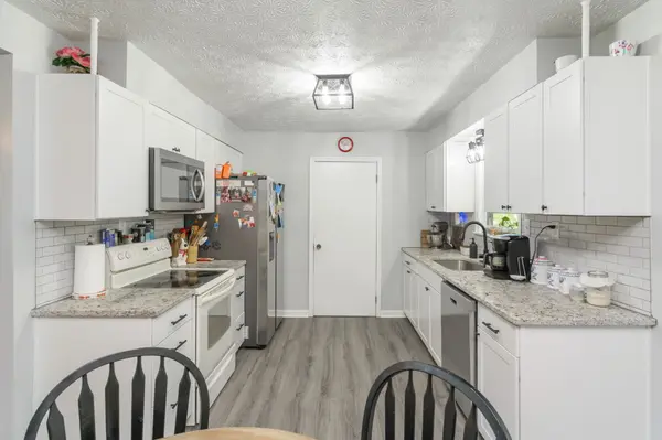 307 E Mountain Dr, La Follette, TN 37766-2447