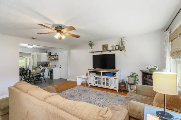 307 E Mountain Dr, La Follette, TN 37766-2447