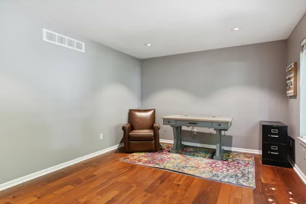 37786 Bristol St, Livonia, MI 48154-1259