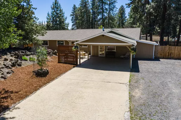 61112 Deer Valley Dr, Bend, OR 97702-2581