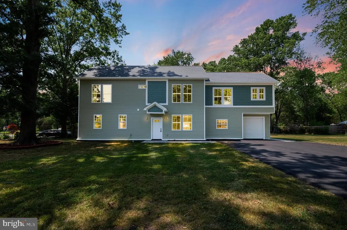 8830 Badger Dr, Alexandria, VA 22309-4039