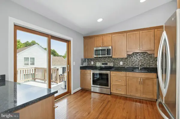 14 Dudley Ct, Sterling, VA 20165-5776