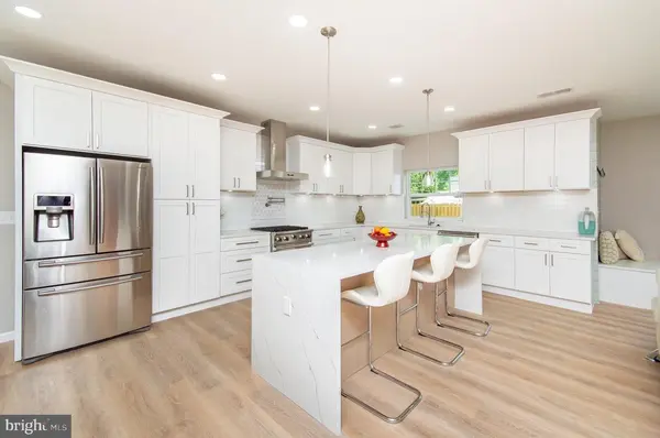 8830 Badger Dr, Alexandria, VA 22309-4039