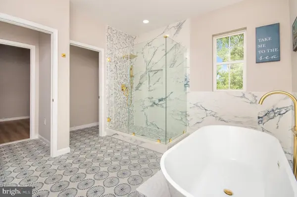 8830 Badger Dr, Alexandria, VA 22309-4039