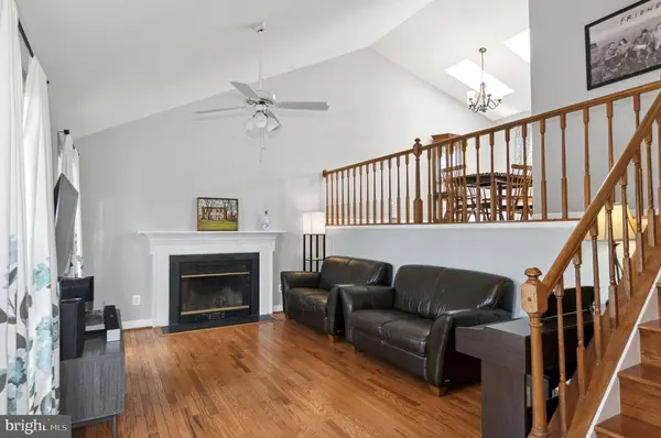 14 Dudley Ct, Sterling, VA 20165-5776