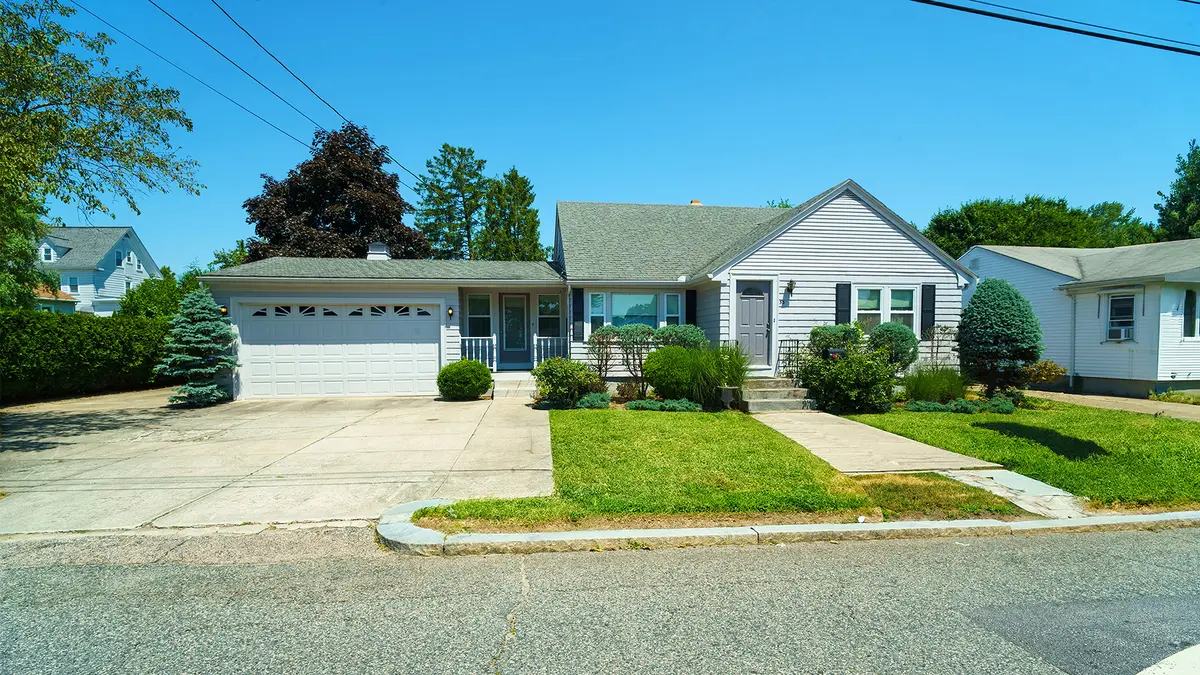 53 Dorothy Ave, Providence, RI 02904-1276