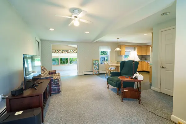 53 Dorothy Ave, Providence, RI 02904-1276
