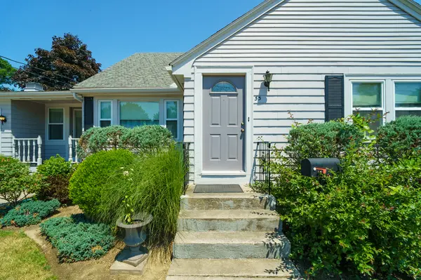 53 Dorothy Ave, Providence, RI 02904-1276
