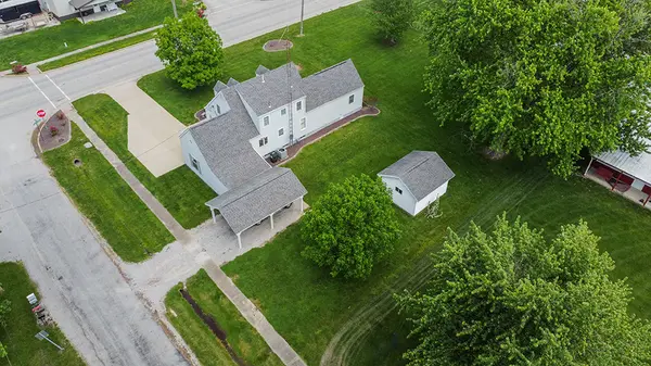 511 W Washington St, Farina, IL 62838-1211