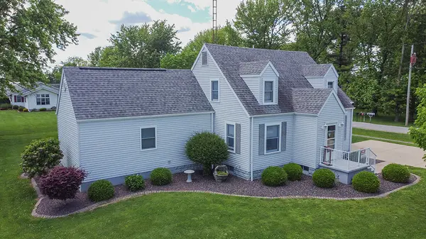511 W Washington St, Farina, IL 62838-1211