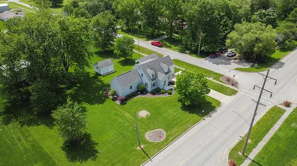 511 W Washington St, Farina, IL 62838-1211