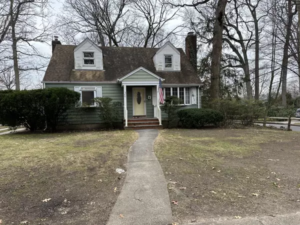 Glen Cove, NY 11542-1609,27 Meadowfield Ln
