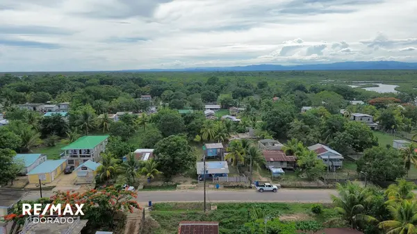 Fadden Ave, Independence Village, Creek, Belize