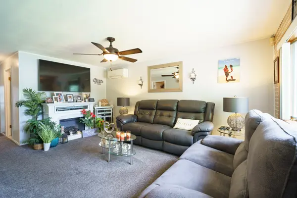 76 Vanderbilt Rd, Warwick, RI 02886-1048