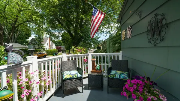 76 Vanderbilt Rd, Warwick, RI 02886-1048
