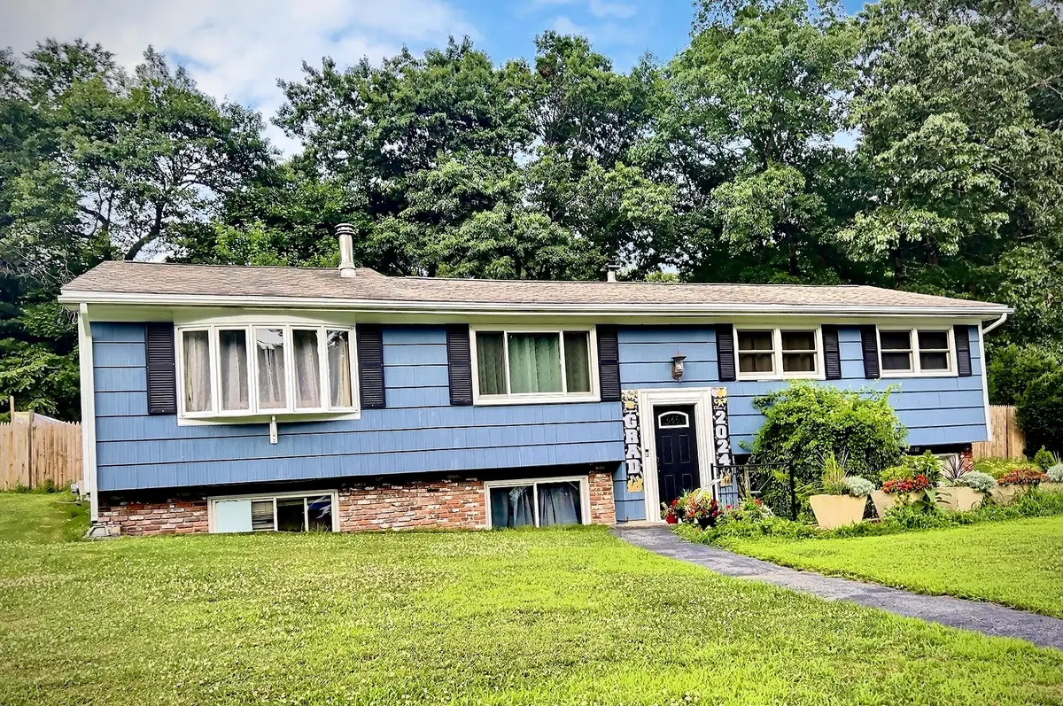 105 Alaska St, Cumberland, RI 02864-5744