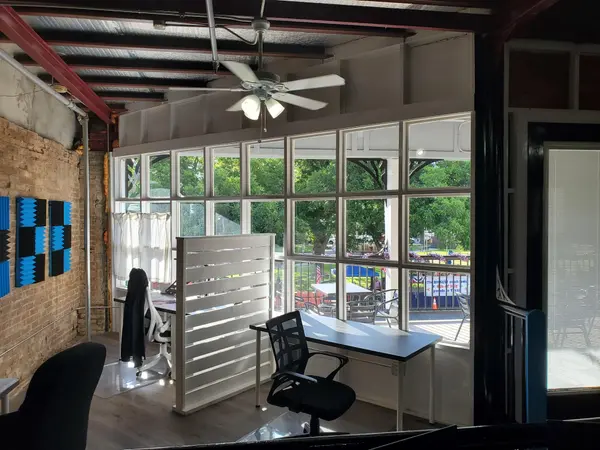 204 S Austin St, Seguin, TX 78155-6102