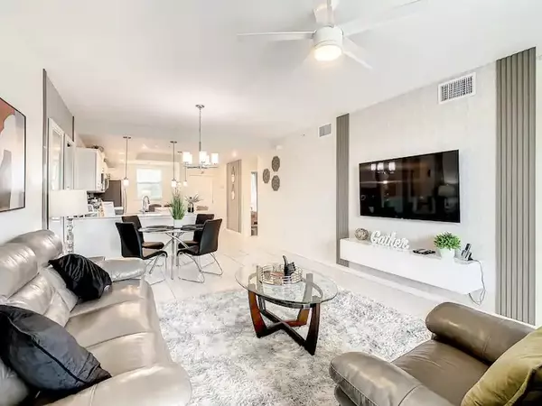 Kissimmee, FL 34746-5511,4741 Clock Tower Dr #205