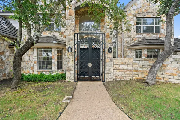 17137 Majestic Ridge Rd, Austin, TX 78738-1207