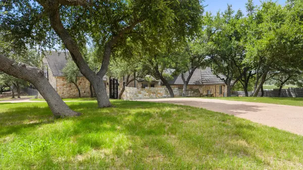 17137 Majestic Ridge Rd, Austin, TX 78738-1207