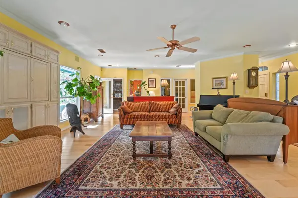 2137 Fairfax Rd, Denton, TX 76205-8205