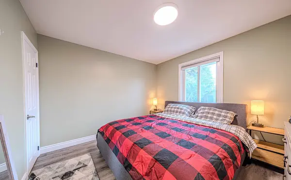 493 Lowell Ave, Oshawa, ON L1J 2X6