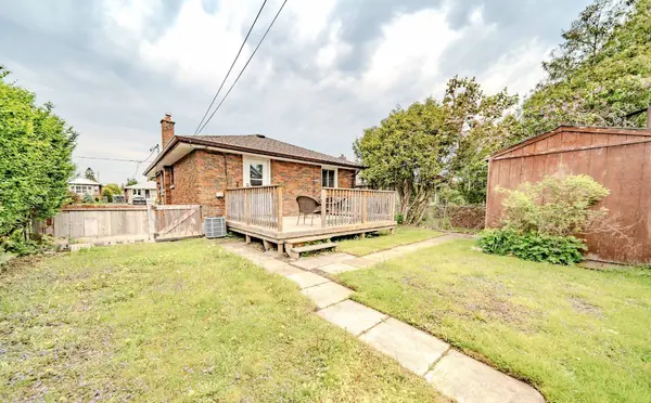 493 Lowell Ave, Oshawa, ON L1J 2X6