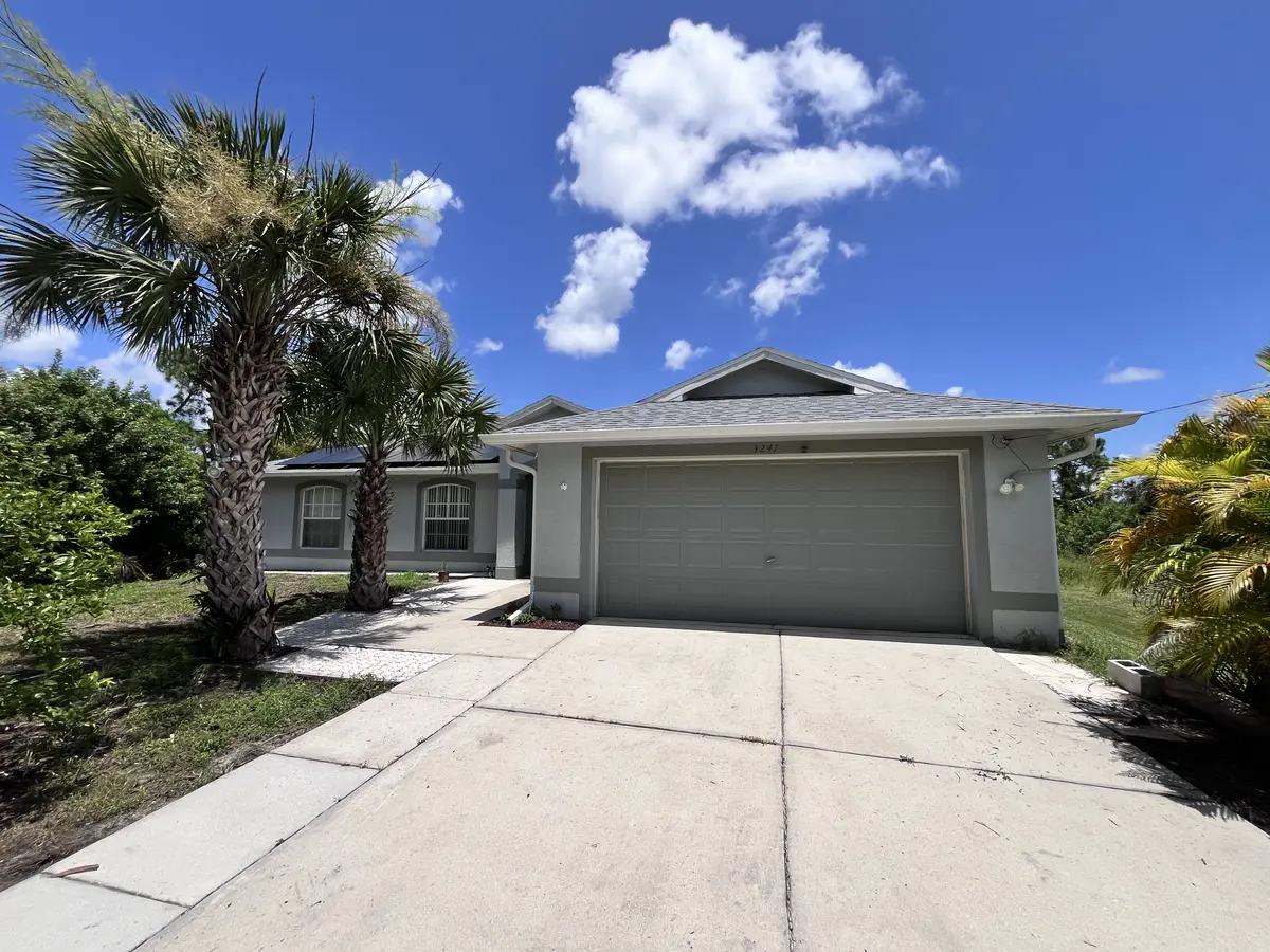 3241 20th Ave NE, Naples, FL 34120-5509