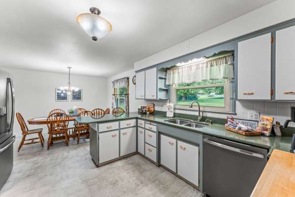 606 Miller Ave New Castle, PA 16101-1455