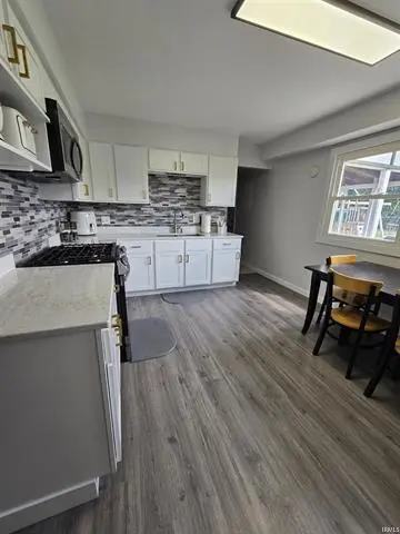 6131 Orchard Ln, Fort Wayne, IN 46809-2228