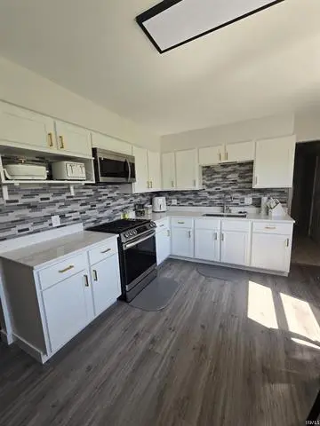 6131 Orchard Ln, Fort Wayne, IN 46809-2228