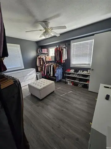 6131 Orchard Ln, Fort Wayne, IN 46809-2228