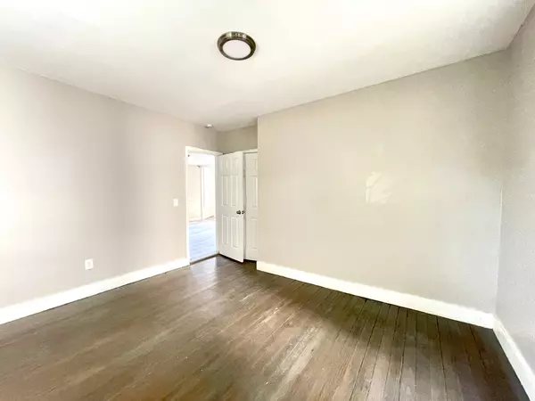 58 Wolcott St Waterbury, CT 06705-1141