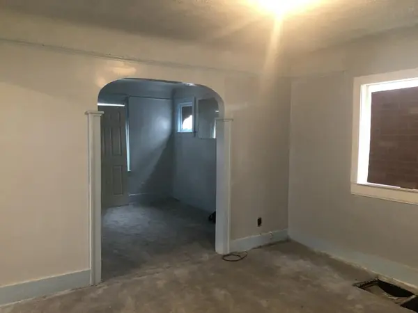 15810 Cherrylawn St, Detroit, MI 48238-1145