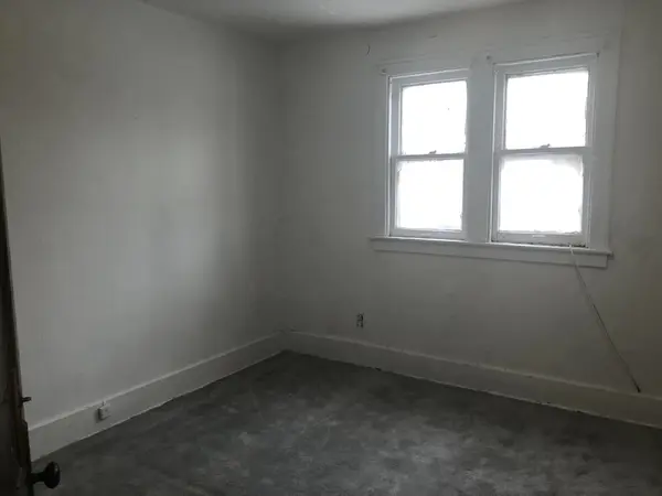15810 Cherrylawn St, Detroit, MI 48238-1145