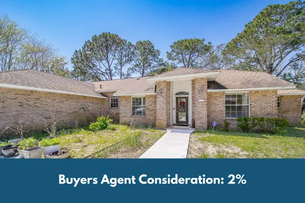 521 Long Lake Dr, Pensacola, FL 32506