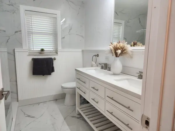 1477 S School Ave, Sarasota, FL 34239-2430