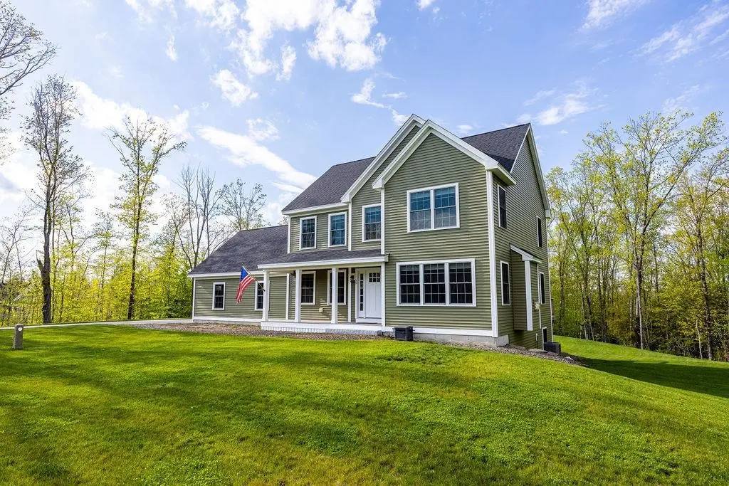 15 Echo Farm Dr, Epping, NH 03042