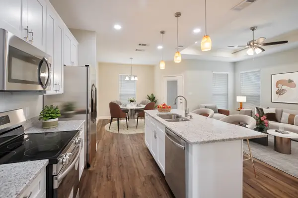 2316 Creekview Dr, Granbury, TX 76048-5726